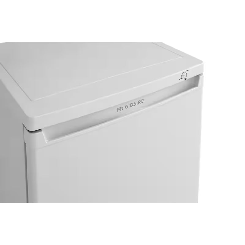 6 cu. Ft. Upright Freezer C946