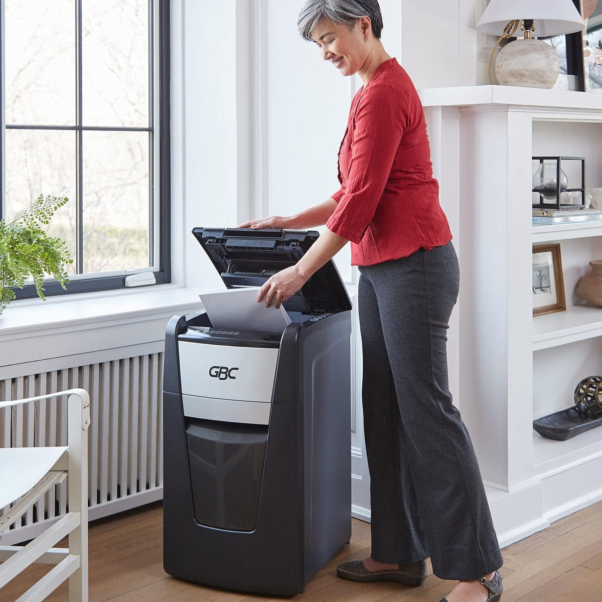 Auto Feed 230 Sheet Capacity Super Cross-Cut Paper Shredder M4236