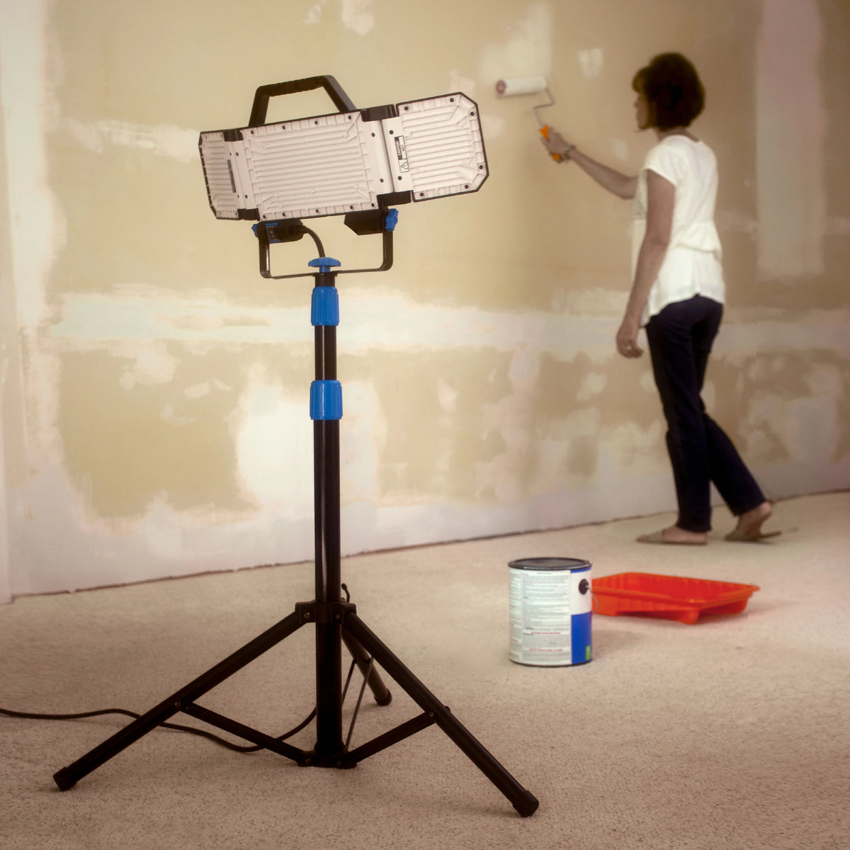 LED 3-Head 7000 Lumen Work Light with Tripod X830