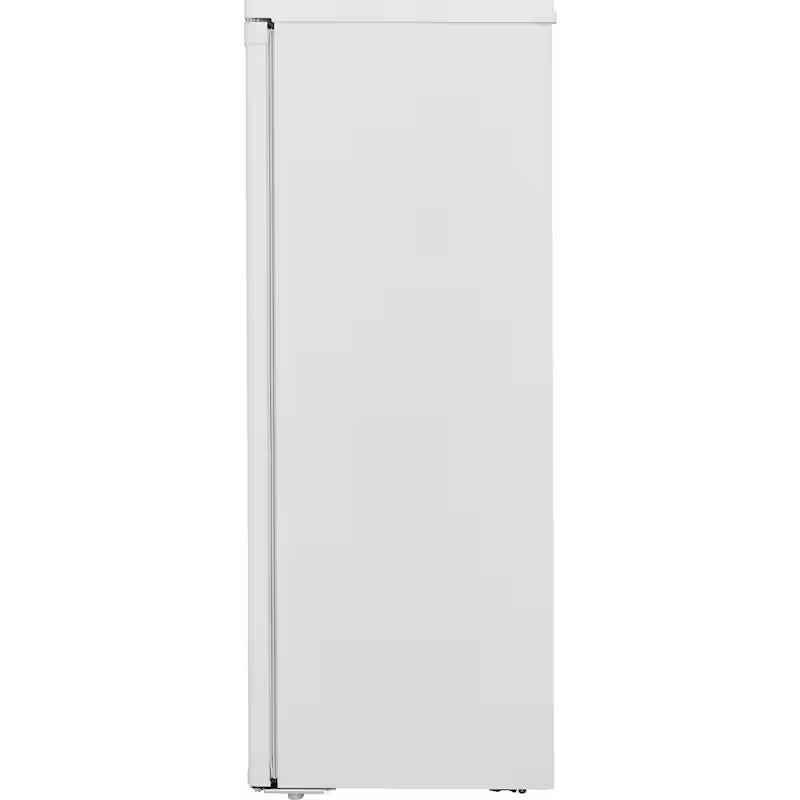 6 cu. Ft. Upright Freezer C946