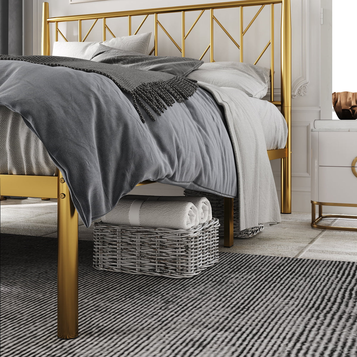 Full Size Gold Metal Platform Bed Frame Y189