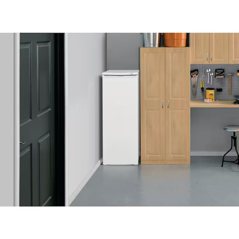 6 cu. Ft. Upright Freezer C946