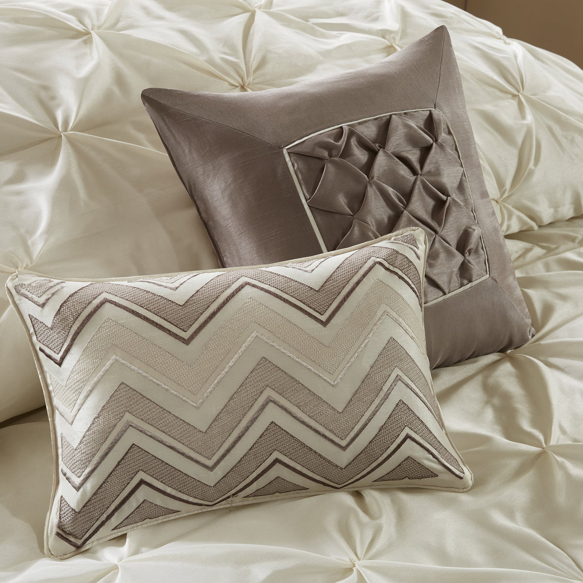 24 Piece King Ivory Comforter Set with Sheets H7224