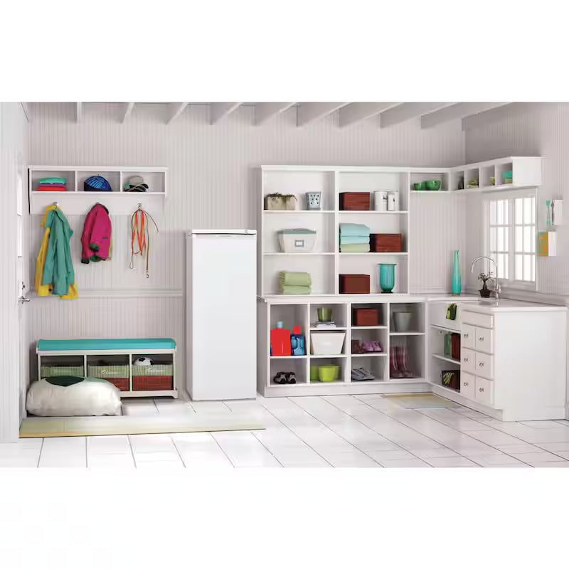 6 cu. Ft. Upright Freezer C946