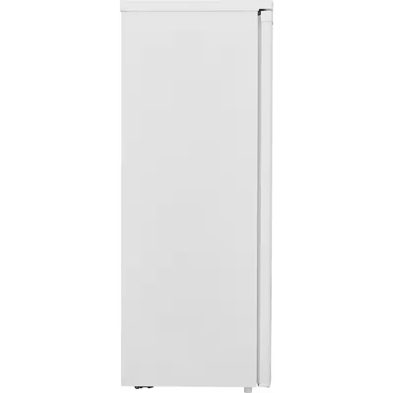 6 cu. Ft. Upright Freezer C946